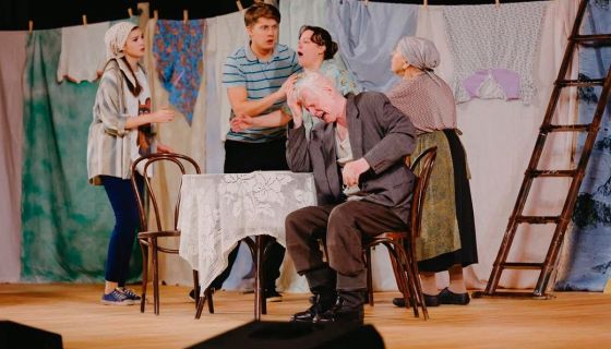 Спектакль «Любовь и голуби»