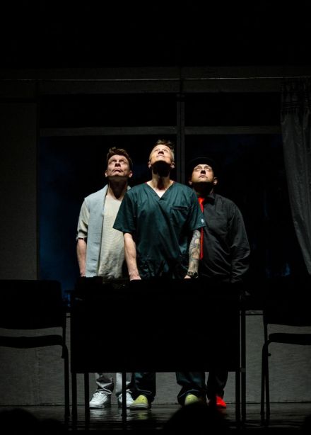 Спектакль «Доктор знает всё»