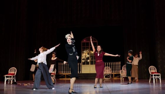 Спектакль «Восемь любящих женщин»