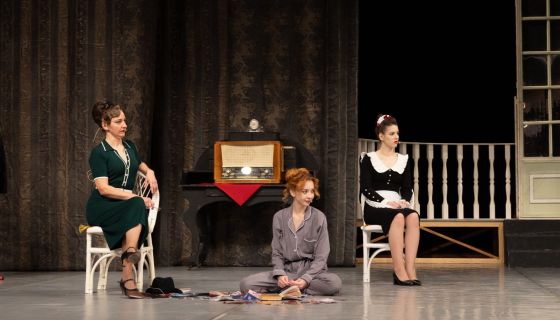 Спектакль «Восемь любящих женщин»