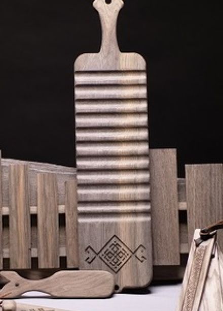 Выставка художественных изделий из морёного дуба