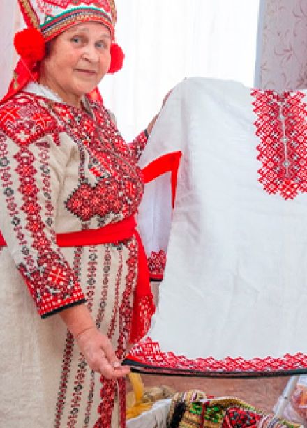 Традиции, вышитые нитками. Выставка