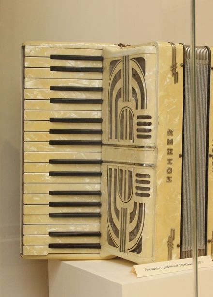 Кто сказал, что нужно бросить песни на войне? Викторина