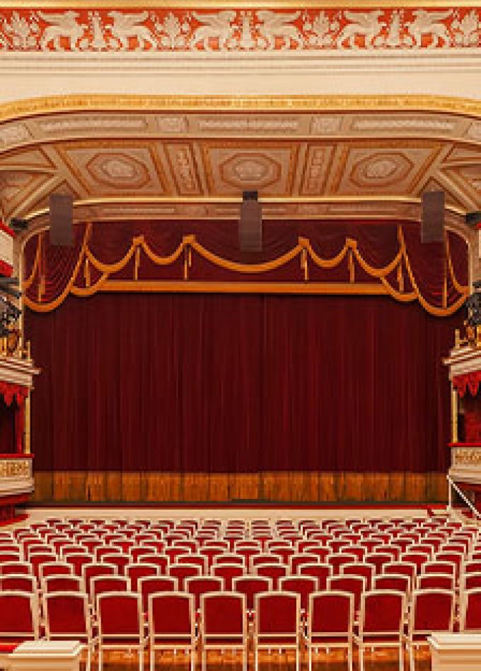 Традиции и современность сцены. Познавательный час